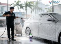 Dung Dịch Rửa Xe Không Chạm Có Hại Sơn Xe Không? Giải Đáp Chi Tiết