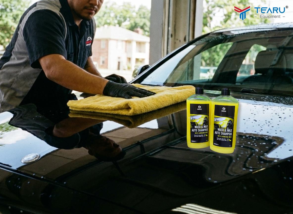 Dung Dịch Rửa Xe Siêu Bóng Wash & Wax Không chỉ rửa sạch mà còn mang lại hiệu ứng bóng rõ rệt ngay sau khi rửa.