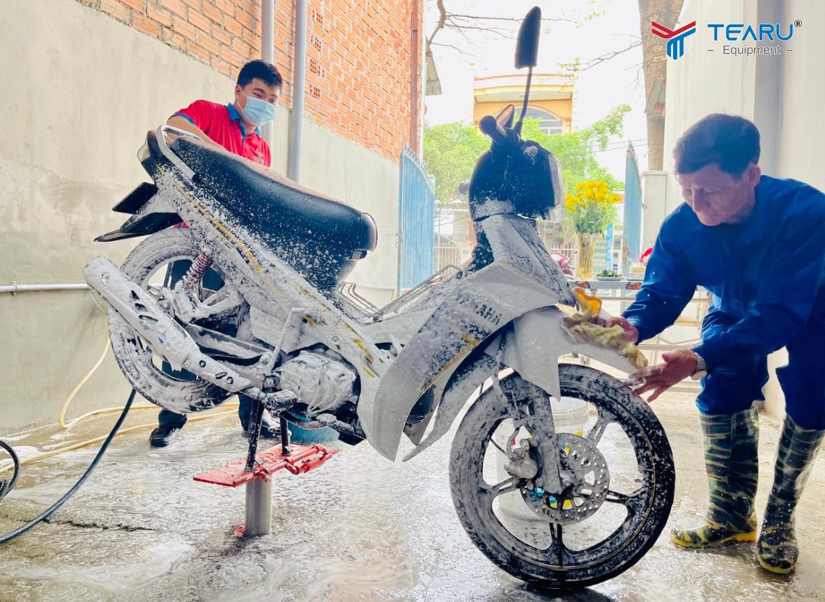 Dung Dịch Rửa Xe Có Chạm Loại Nào Tốt Nhất Hiện Nay? Kinh Nghiệm Chọn Mua 1 Dung Dịch Rửa Xe Có Chạm Loại Nào Tốt Nhất Hiện Nay? Kinh Nghiệm Chọn Mua