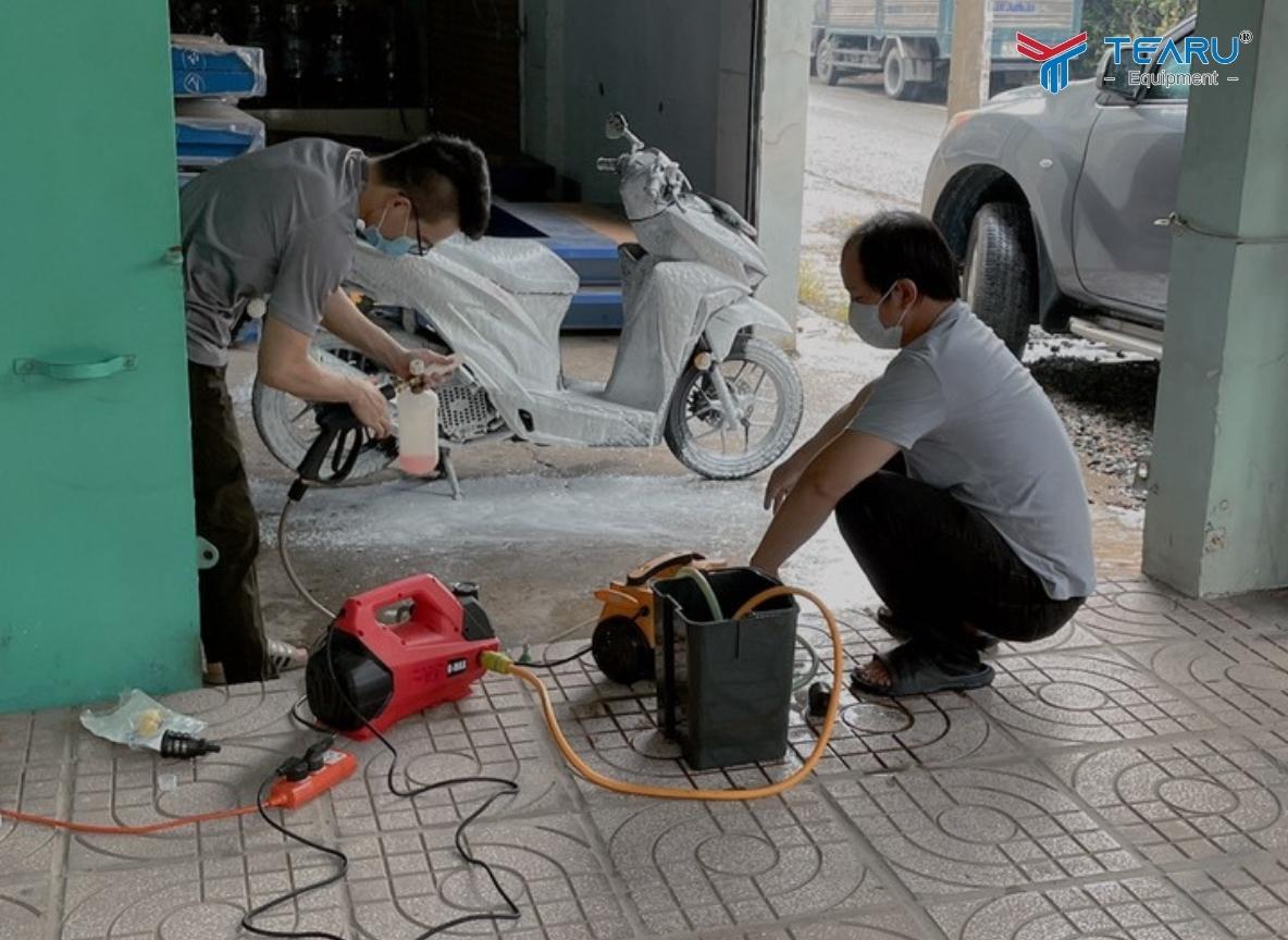 Sai lầm khi pha dung dịch đặc Khiến xe nhanh bạc màu chỉ sau vài tháng sử dụng