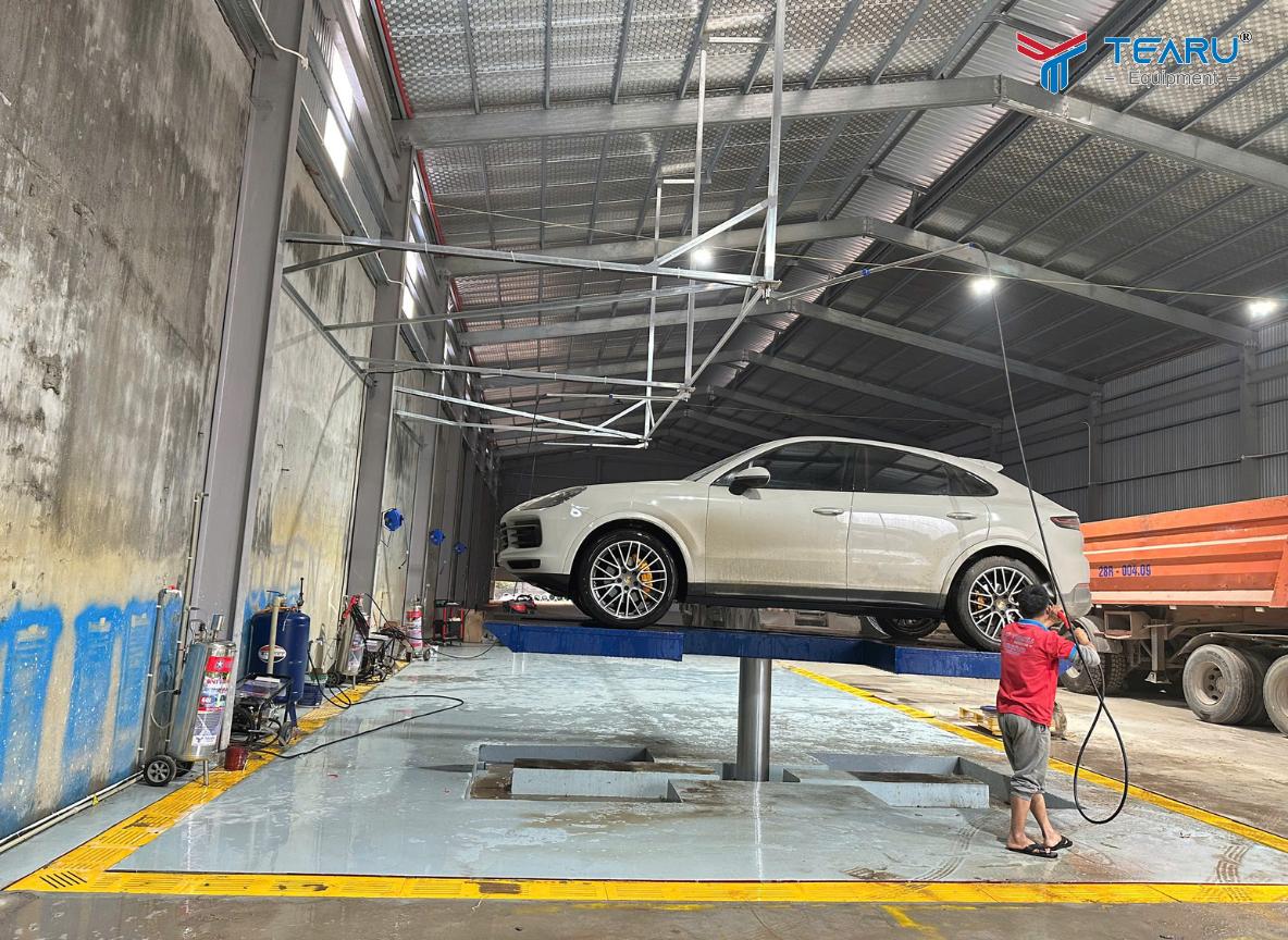 Tay quay 360 độ giúp tăng tốc độ rửa xe, rửa được nhiều xe hơn