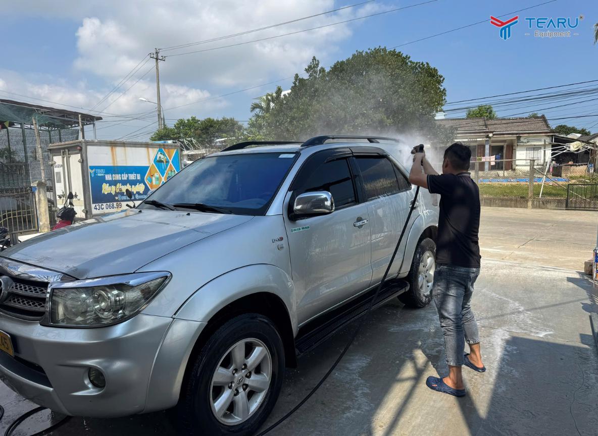 Rửa xe theo thứ tự bốc số để tránh gây khó chịu cho khách đến trước nhưng rửa sau