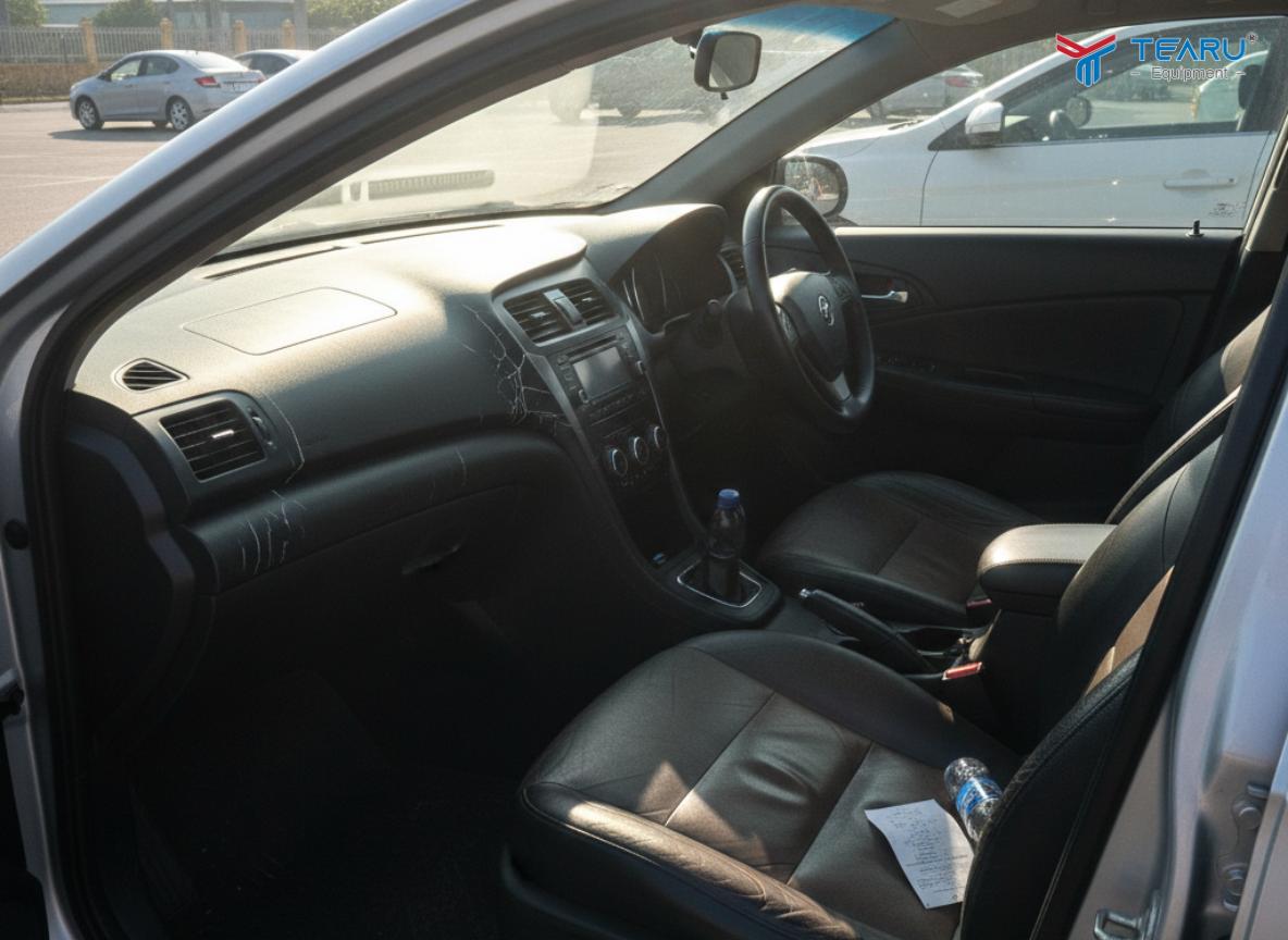 Tác Hại Khi Đỗ Xe Ô Tô Dưới Trời Nắng Lâu Ngày Khiến Xe Nhanh Xuống Cấp 2 Đỗ xe dưới trời nắng trong thời gian dài làm xuống cấp nội thất bên trong xe