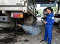 Đạp Ga Lớn Khi Kiểm Định Khí Thải: Quy Trình Chuẩn Hay Làm Hại Xe?