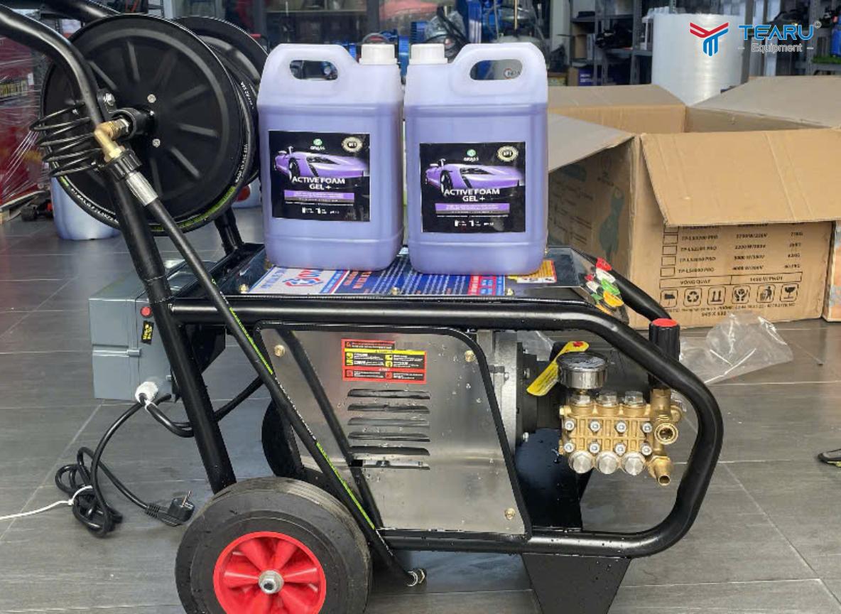 Để rửa xe hiệu quả cần sử dụng với dung dịch rửa xe chuyên dụng