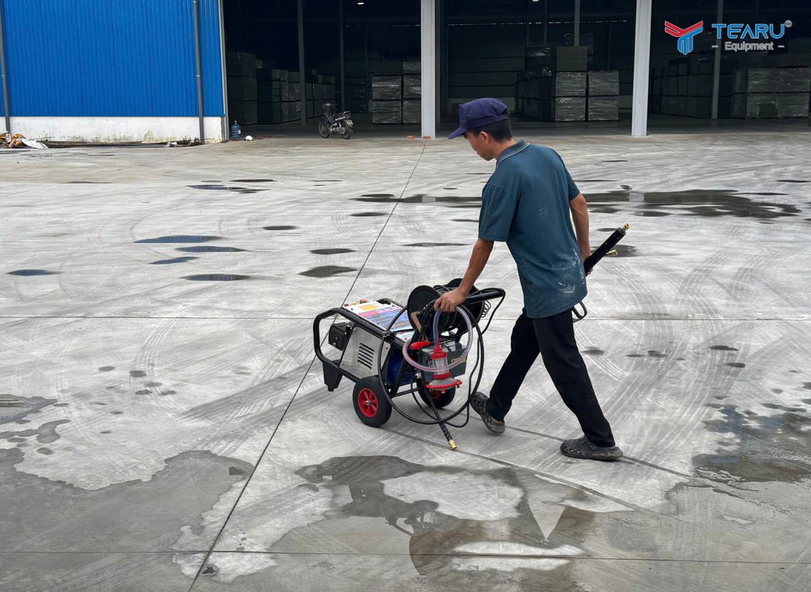 Ngoài để xịt rửa xe máy rửa xe cao áp còn có thể xịt rửa vệ sinh nhà cửa, công xưởng, tưới cây