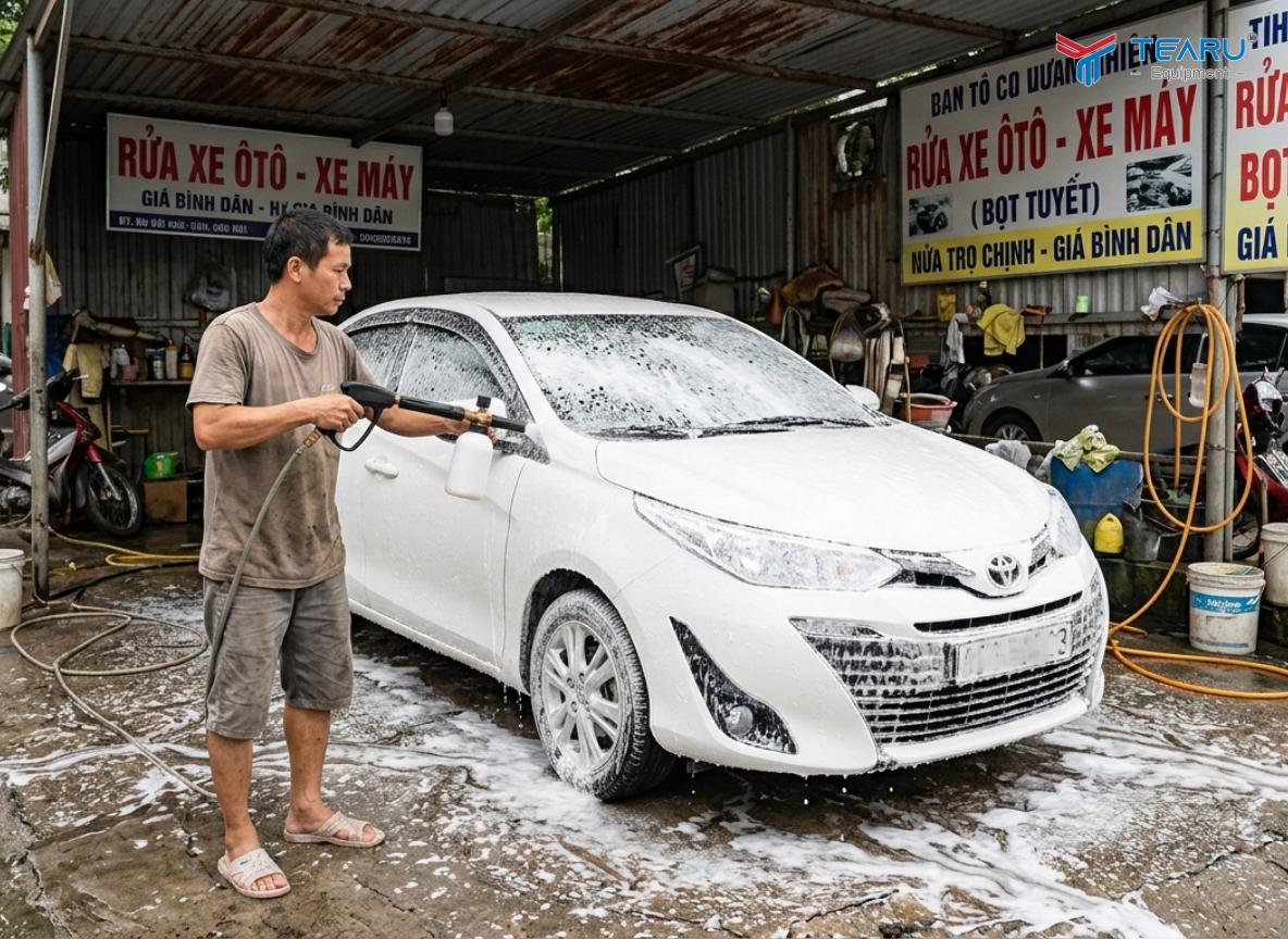 Rửa Xe Giá Rẻ Có Ảnh Hưởng Đến Chất Lượng Không? 2 Rửa xe giá rẻ thường dùng dung dịch trôi nổi trên thị trường làm ảnh hưởng đến lớp sơn xe