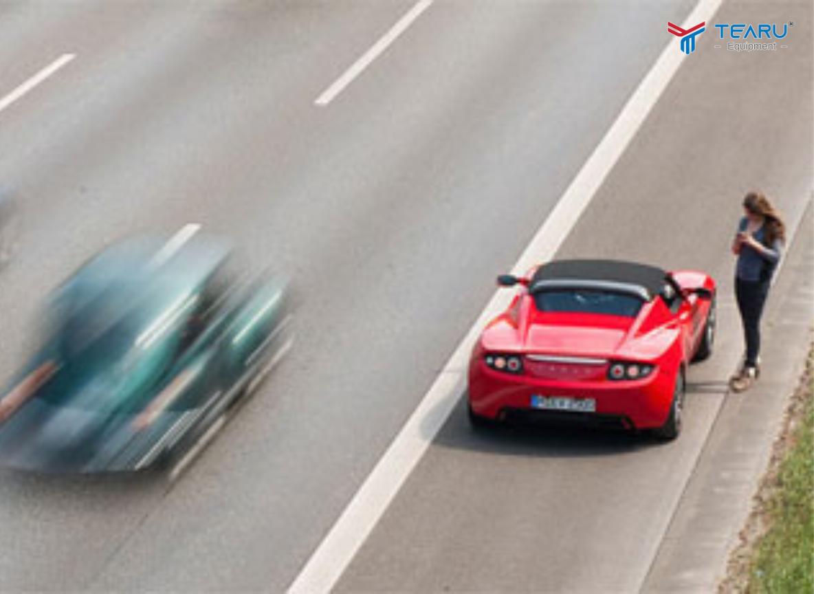 Cần quan sát kỹ trước khi quay lại làn chính trên cao tốc