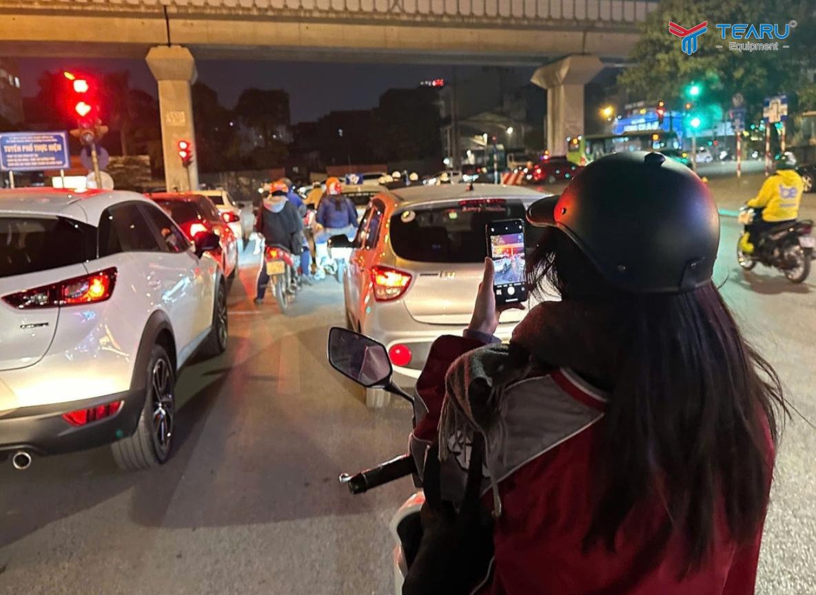 Không quay video khi đang lái xe gây ra nguy hiểm