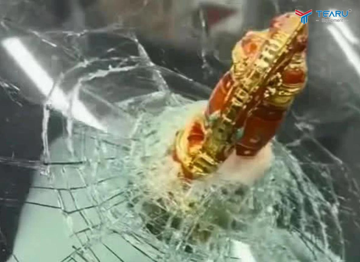 Đặt tượng hoặc vật cứng, nhọn gây nguy hiểm khi xe phanh gấp hoặc gặp tai nạn