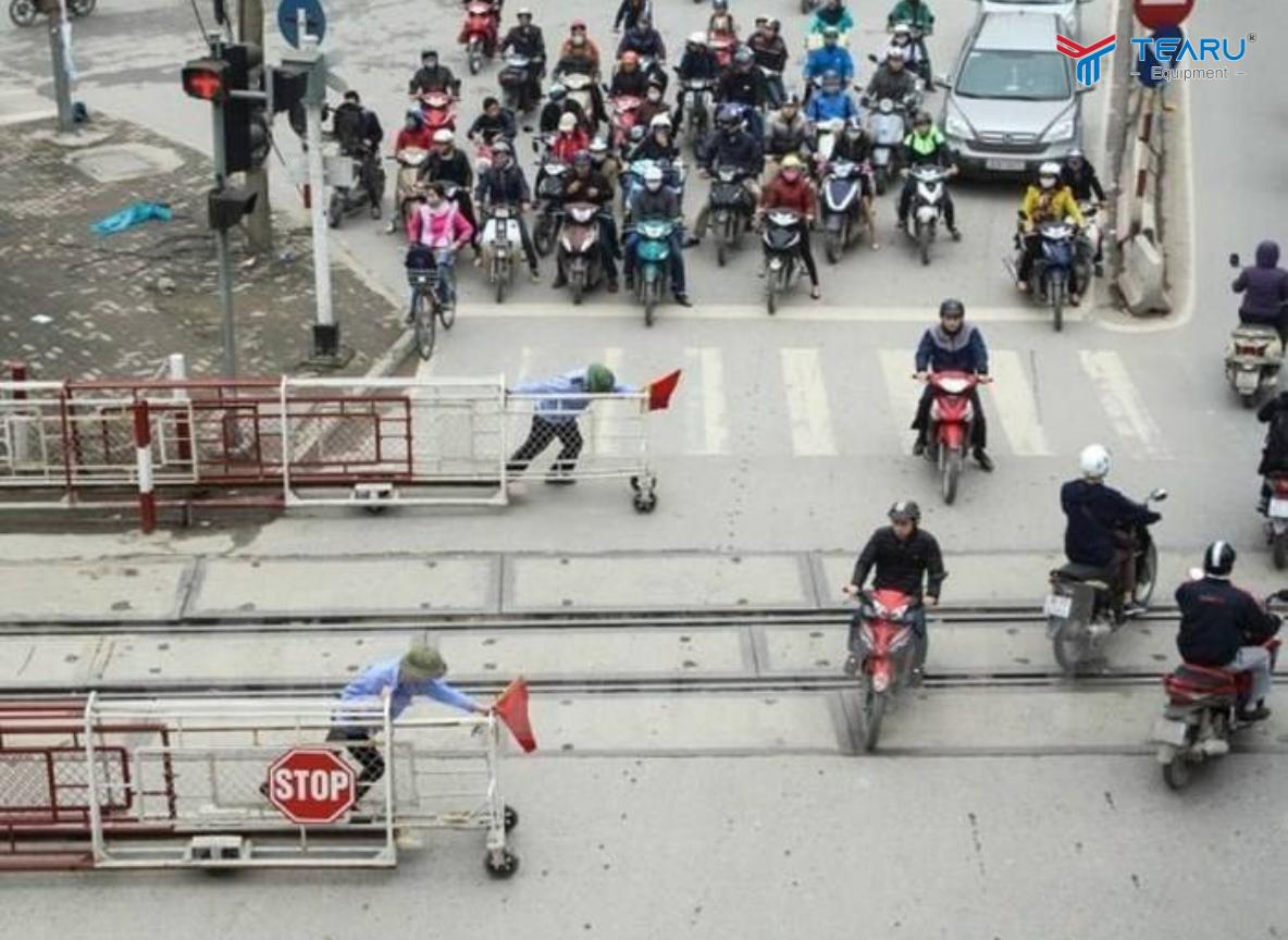 Chủ quan và không có ý thức khi vượt đường sắt đang có tín hiệu tỉ lệ xảy ra tai nạn cực kỳ cao