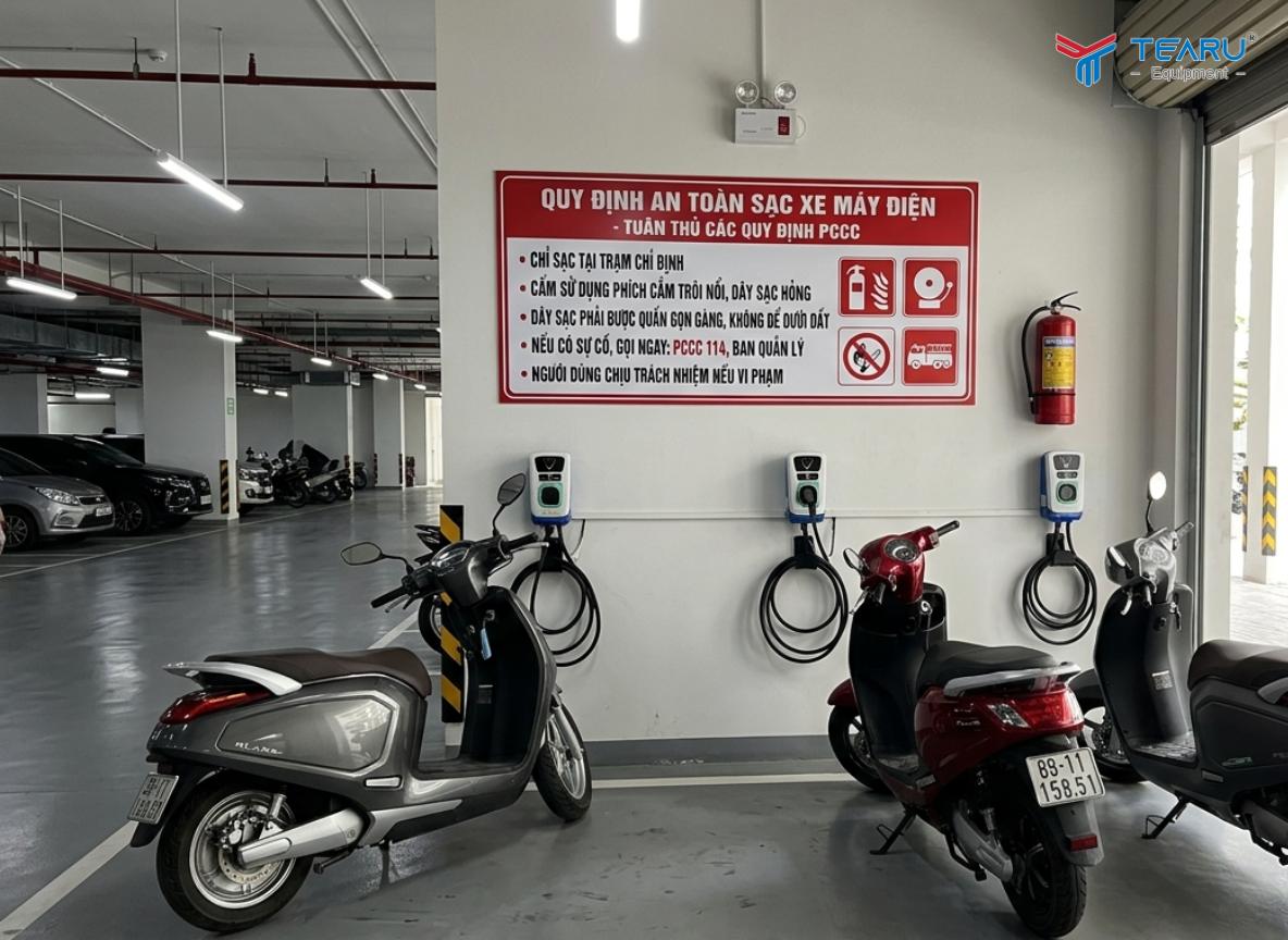 Trang bị bình chữa cháy tại khu vực sạc xe máy điện