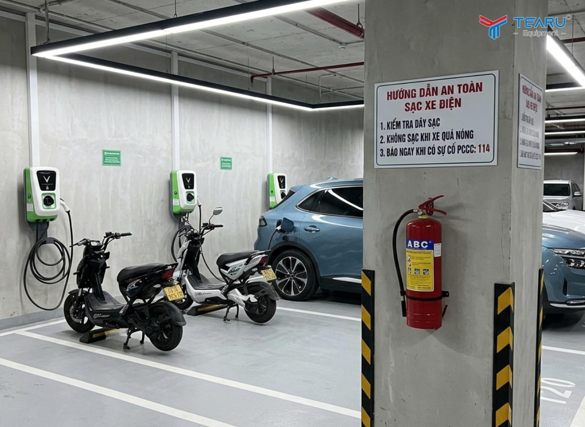 Không sạc xe máy điện qua đêm tại hầm chung cư