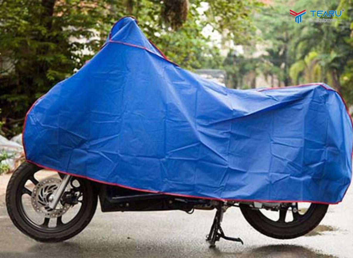 Xe dựng ngoài trời cần phủ bạt để bảo vệ xe tránh ánh nắng trực tiếp