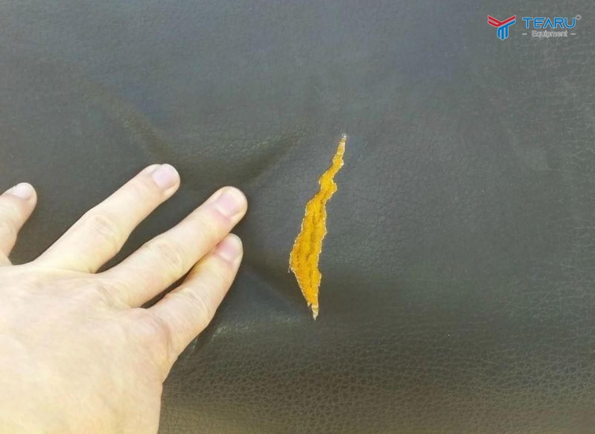 Dùng vật sắc nhọn gây ra tình trạng rách da yên xe máy