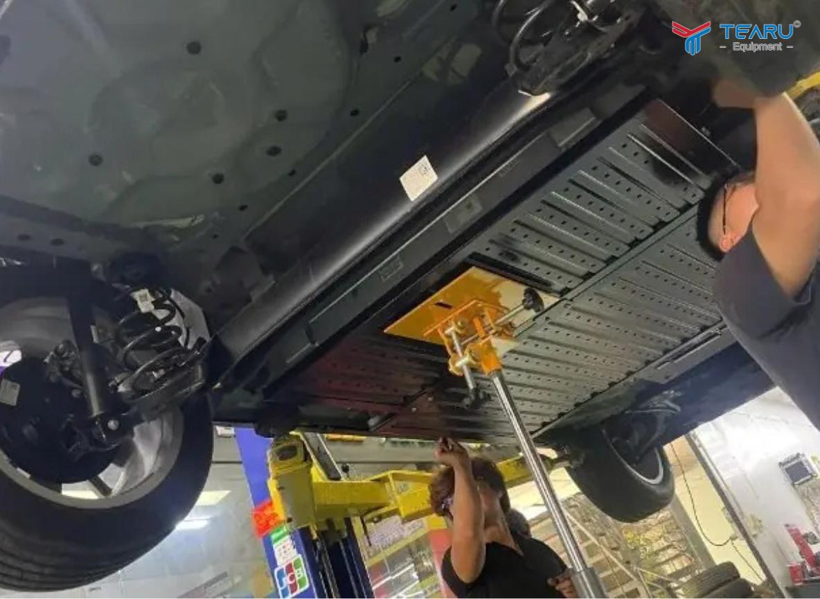 Đường sá Việt Nam còn nhiều chỗ chưa tốt nên việc gắn giáp bảo vệ pin là cần thiết