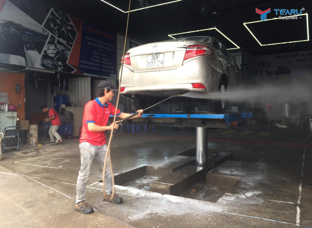 Có Nên Dùng Cần Nối Dài Súng Rửa Xe Để Vệ Sinh Xe Hiệu Quả Hơn? 2 Cần nối dài súng rửa xe giúp làm sạch gầm xe hiệu quả