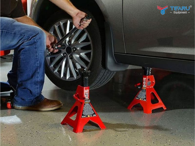 Sử dụng chân kê sau khi đạt độ cao nhất định để hỗ trợ chịu tải