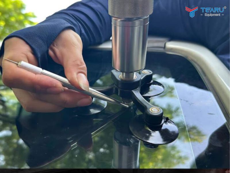 Chi Phí Hàn Kính Ô Tô Hiện Nay Bao Nhiêu? Cập Nhật Mới Nhất 3 Nên xử lý hàn vết nứt kính ô tô càng sớm càng tốt