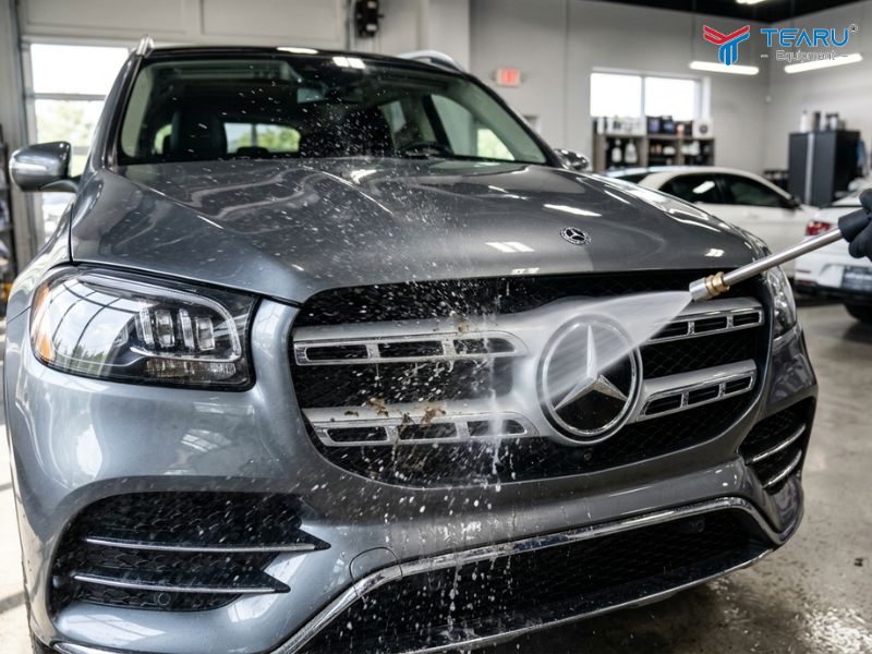 Hướng Dẫn Vệ Sinh Lưới Tản Nhiệt Ô Tô Đúng Cách Giúp Xe Luôn Mát Máy 3 Sử dụng áp lực nước vừa phải khi vệ sinh lưới tản nhiệt ô tô