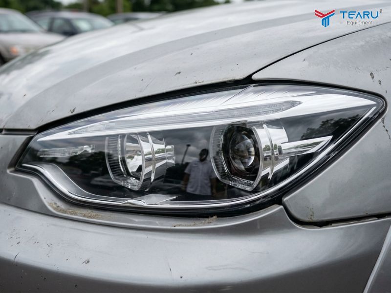 Cách Phát Hiện Xe Ô Tô Bị Tai Nạn Qua Dấu Hiệu Bên Ngoài 2 Kiểm tra hệ thống đèn xe có cùng hệ thống