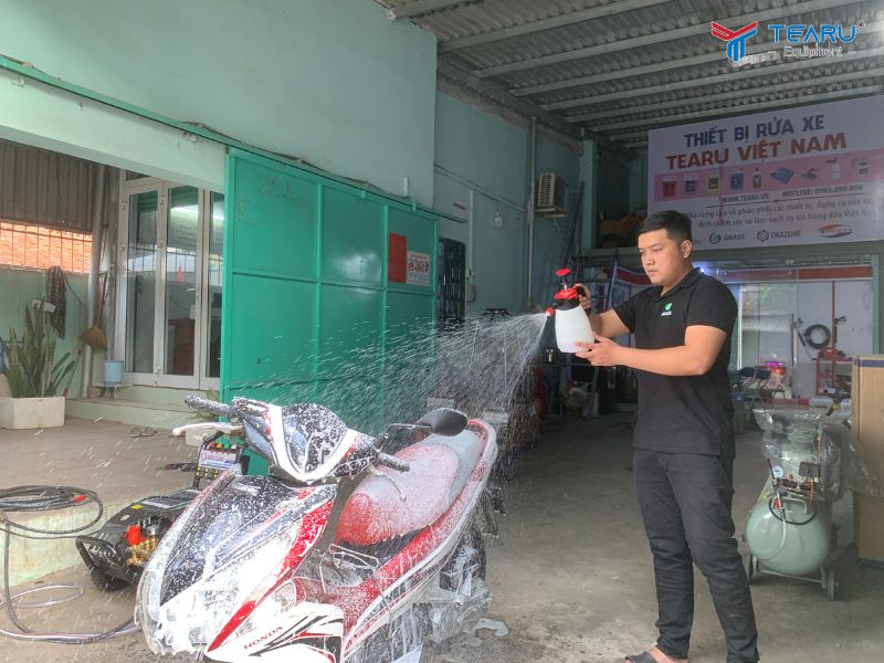 Mẹo Tiết Kiệm Hóa Chất Cho Tiệm Rửa Xe Hiệu Quả Và Tăng Lợi Nhuận 2 Mẹo Tiết Kiệm Hóa Chất Cho Tiệm Rửa Xe Hiệu Quả Và Tăng Lợi Nhuận