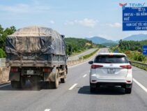 Mẹo Giữ Khoảng Cách An Toàn Khi Đi Sau Xe Tải Chở Đá, Cát