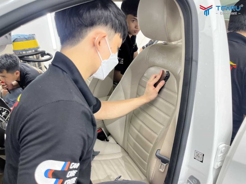 7 Vị Trí Trên Xe Gần Như Không Ai Vệ Sinh – Bẩn Hơn Bạn Tưởng, Dễ Gây Mùi Và Hỏng Nội Thất 1 7 Vị Trí Trên Xe Gần Như Không Ai Vệ Sinh
