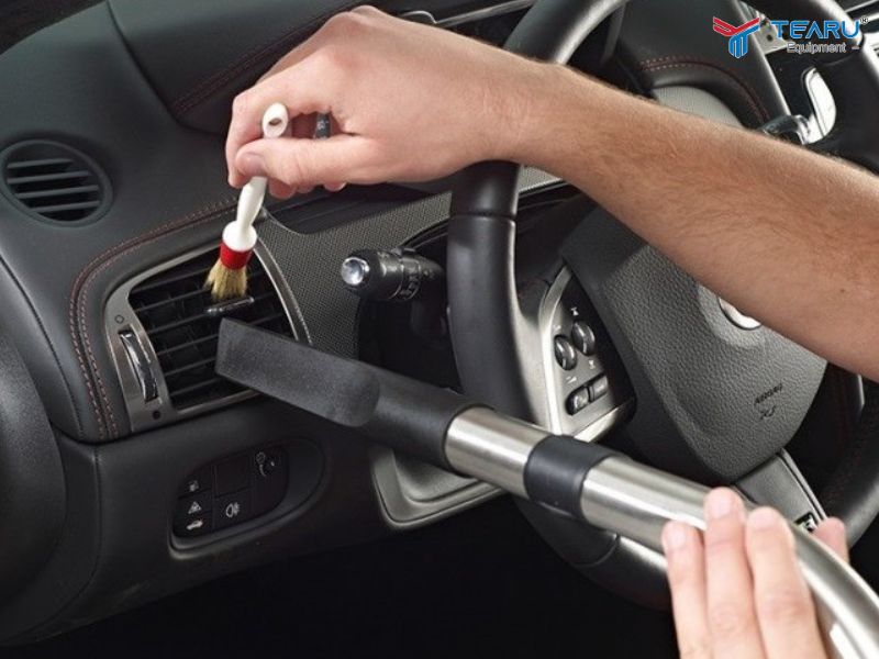 7 Vị Trí Trên Xe Gần Như Không Ai Vệ Sinh – Bẩn Hơn Bạn Tưởng, Dễ Gây Mùi Và Hỏng Nội Thất 3 Cửa gió điều hòa là vị trí cần được vệ sinh thường xuyên