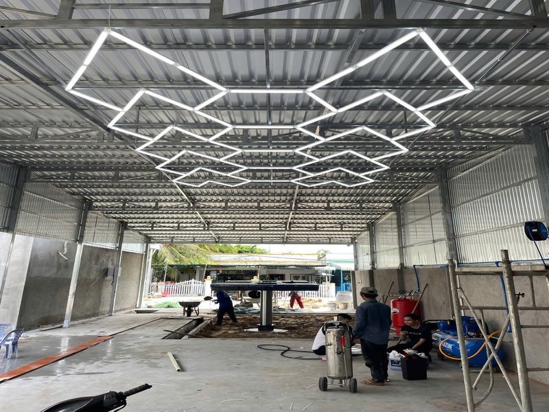 Đèn LED tổ ong gara ô tô: Công dụng và cách lựa chọn 1 Lắp đặt đèn LED tổ ong cho gara ô tô