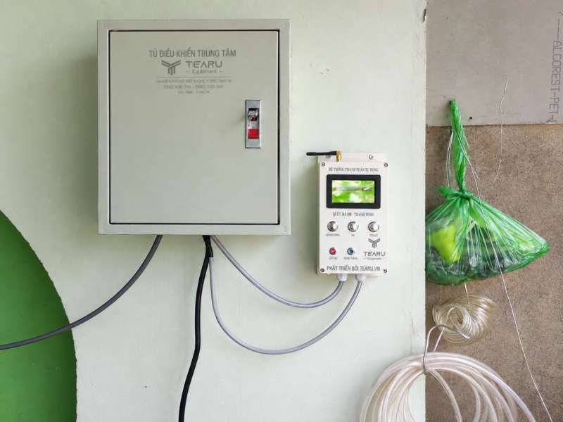 Lắp đặt và bàn giao xong 2 bộ thiết bị rửa xe tự phục vụ cho 2 khoang rửa xe cho khách hàng tại Long Xuyên, An Giang 4 Bộ quét mã thanh toán và tủ điều khiển rửa xe tự phục vụ