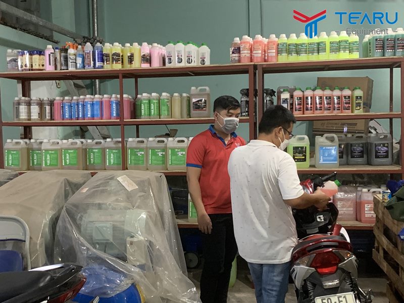 dung dịch vệ sinh nội thất ô tô Universal Cleaner tại TEARU